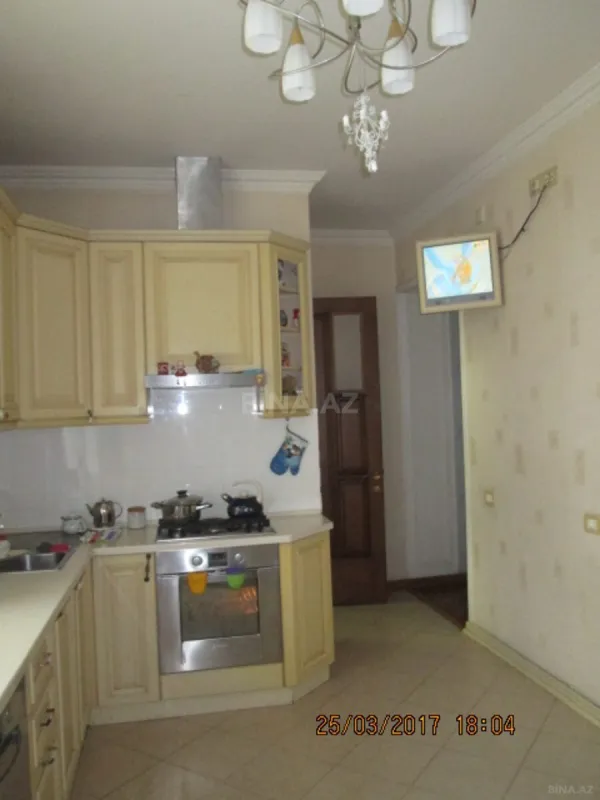 Satılır 6 otaqlı mənzil 180 m²