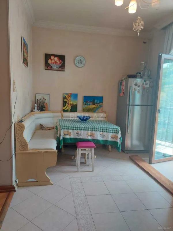 Satılır 6 otaqlı mənzil 180 m²