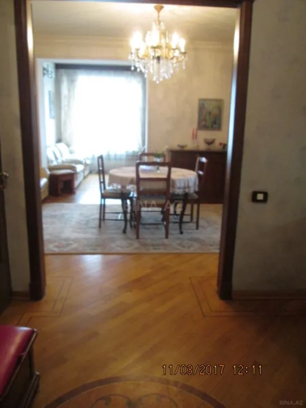 Satılır 6 otaqlı mənzil 180 m²