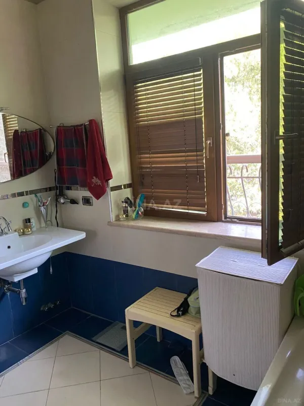 Satılır 6 otaqlı mənzil 180 m²