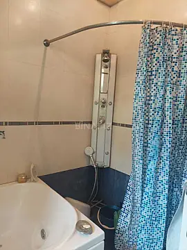 Satılır 6 otaqlı mənzil 180 m²