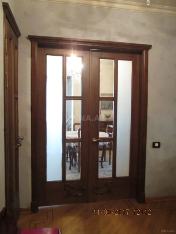 Satılır 6 otaqlı mənzil 180 m²