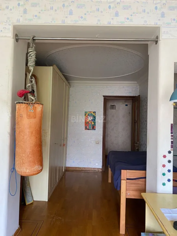 Satılır 6 otaqlı mənzil 180 m²