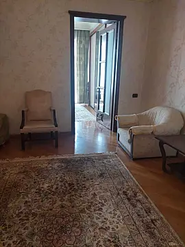 Satılır 6 otaqlı mənzil 180 m²