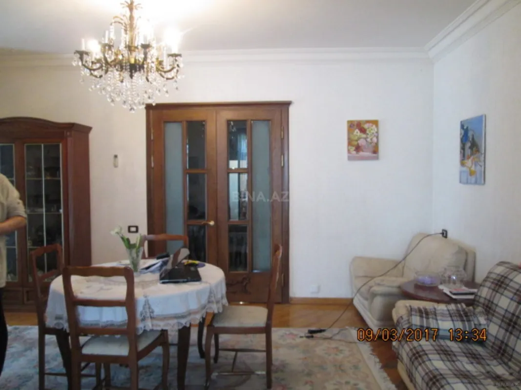 Satılır 6 otaqlı mənzil 180 m²