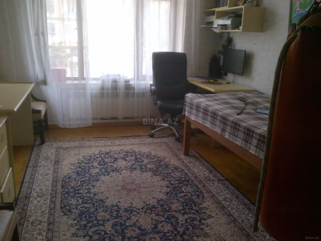 Satılır 6 otaqlı mənzil 180 m²