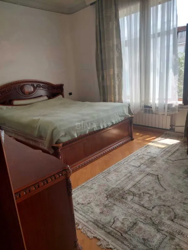 Satılır 6 otaqlı mənzil 180 m²
