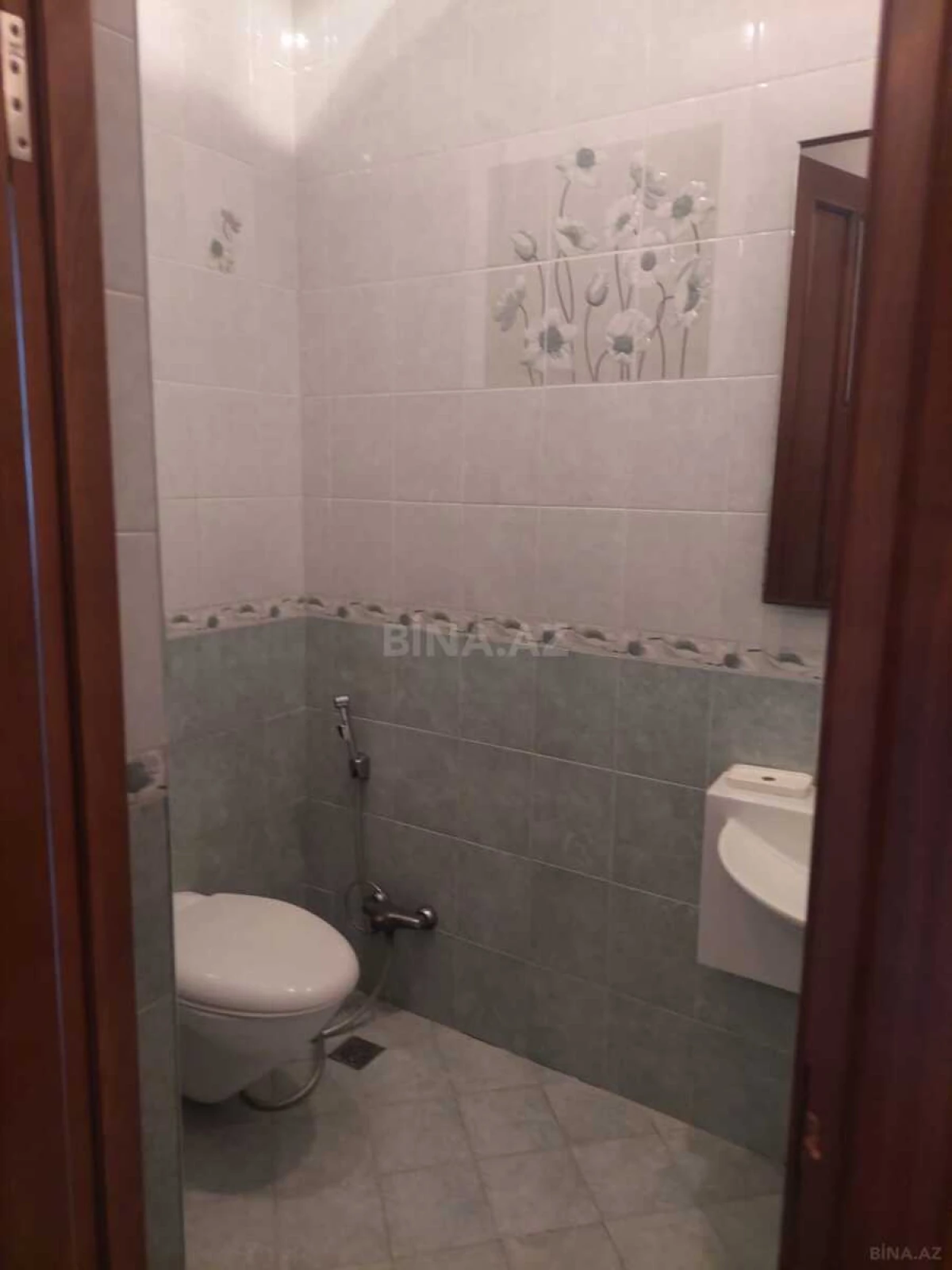 Satılır 6 otaqlı mənzil 180 m²