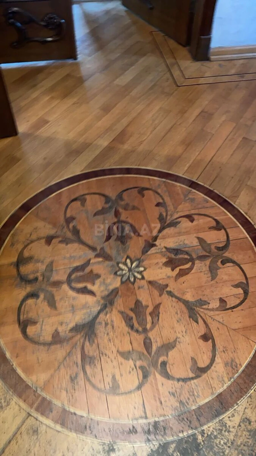 Satılır 6 otaqlı mənzil 180 m²