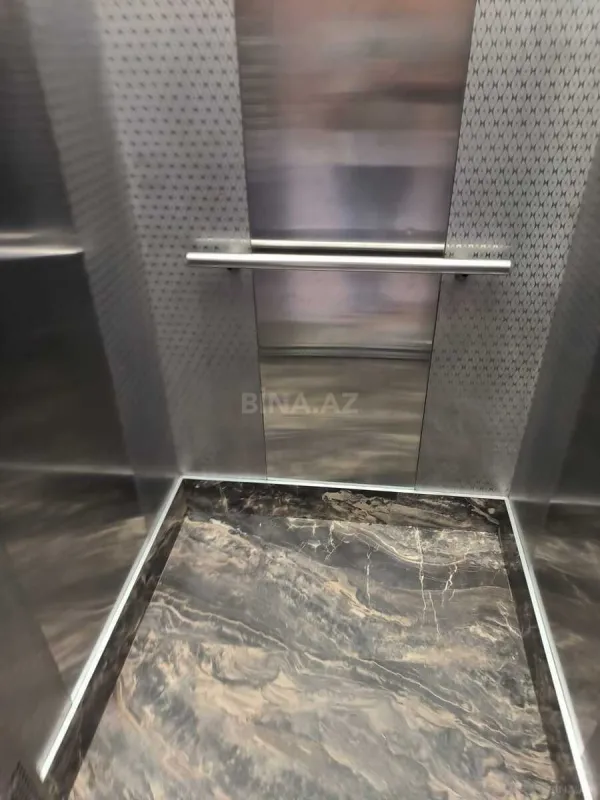 Satılır 4 otaqlı mənzil 186 m²