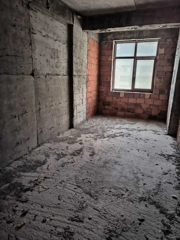 Satılır 4 otaqlı mənzil 186 m²