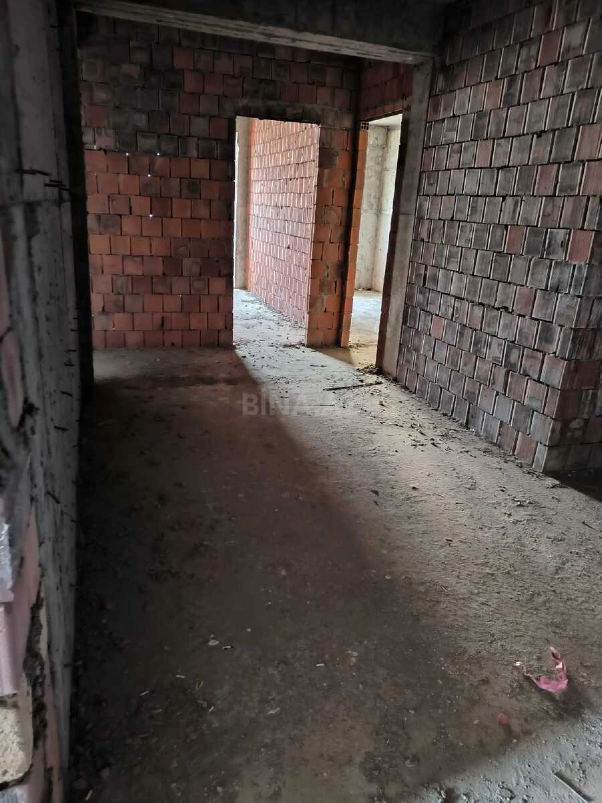 Satılır 4 otaqlı mənzil 186 m²