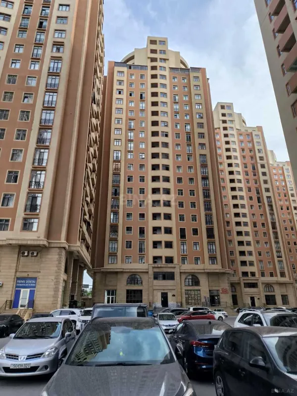 Satılır 4 otaqlı mənzil 186 m²