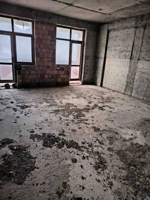 Satılır 4 otaqlı mənzil 186 m²