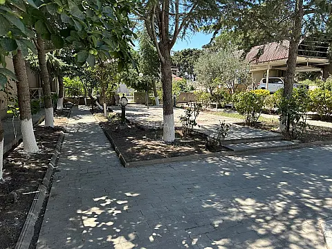 Satılır 7 otaqlı həyət evi 400 m²