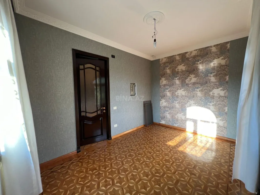 Satılır 7 otaqlı həyət evi 400 m²