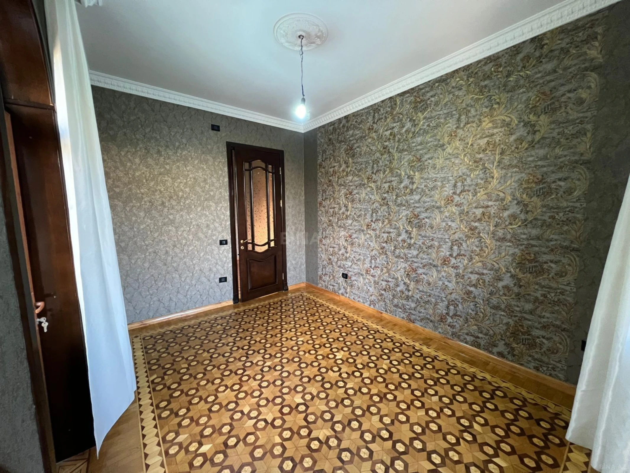 Satılır 7 otaqlı həyət evi 400 m²
