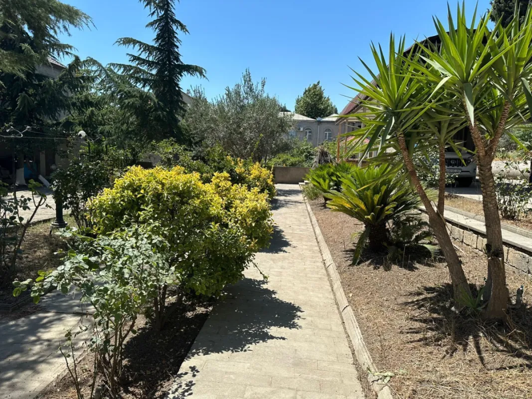Satılır 7 otaqlı həyət evi 400 m²