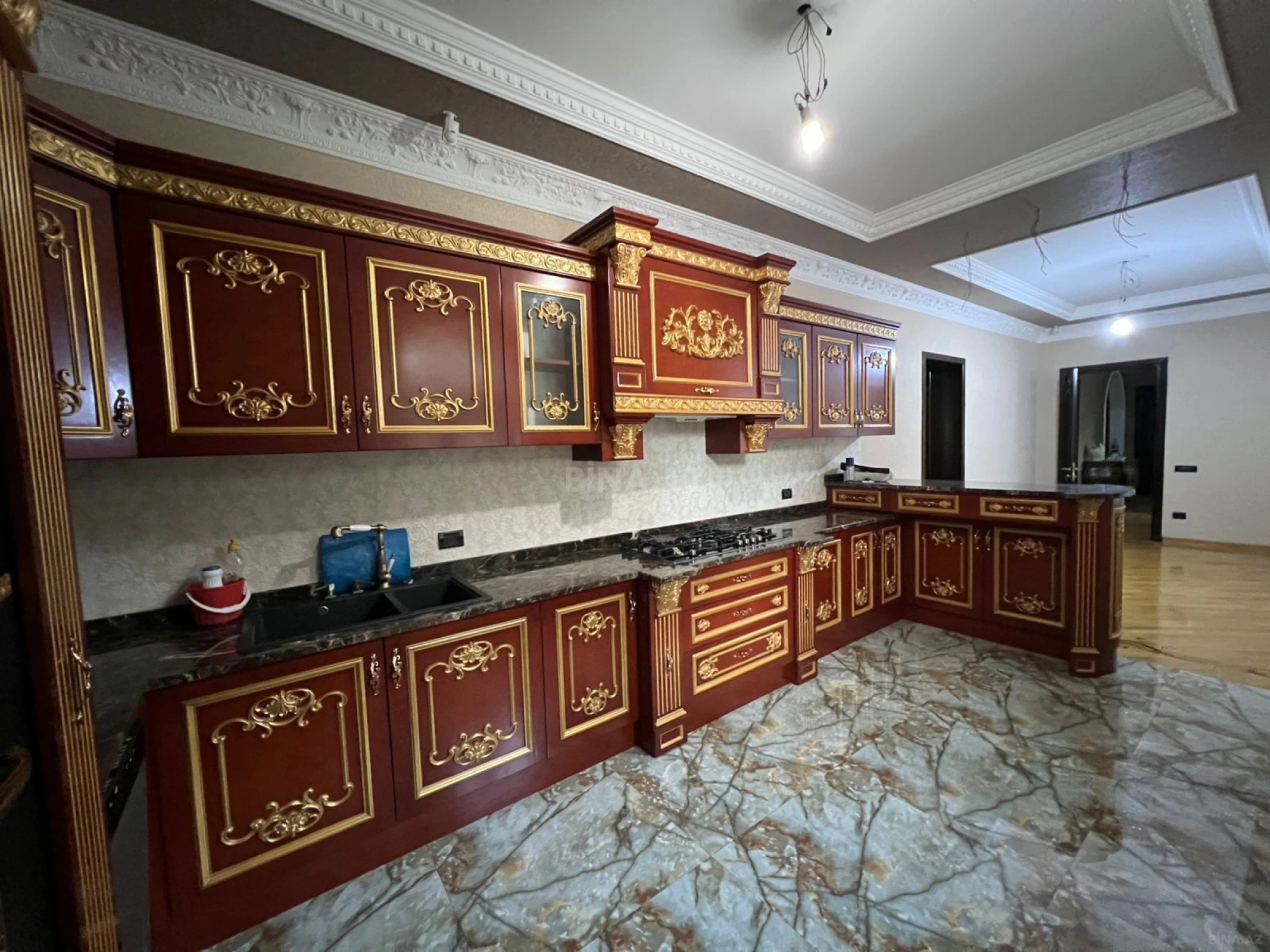 Satılır 7 otaqlı həyət evi 400 m²