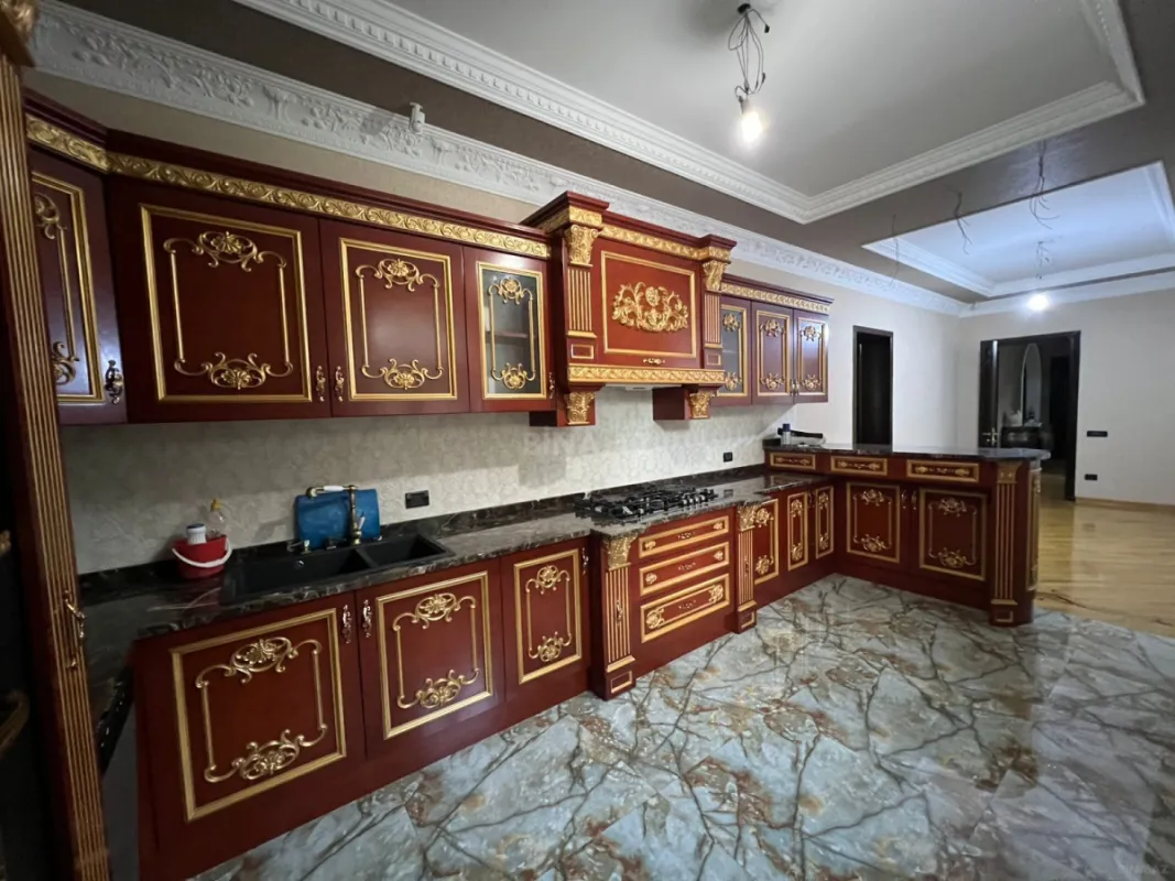 Satılır 7 otaqlı həyət evi 400 m²