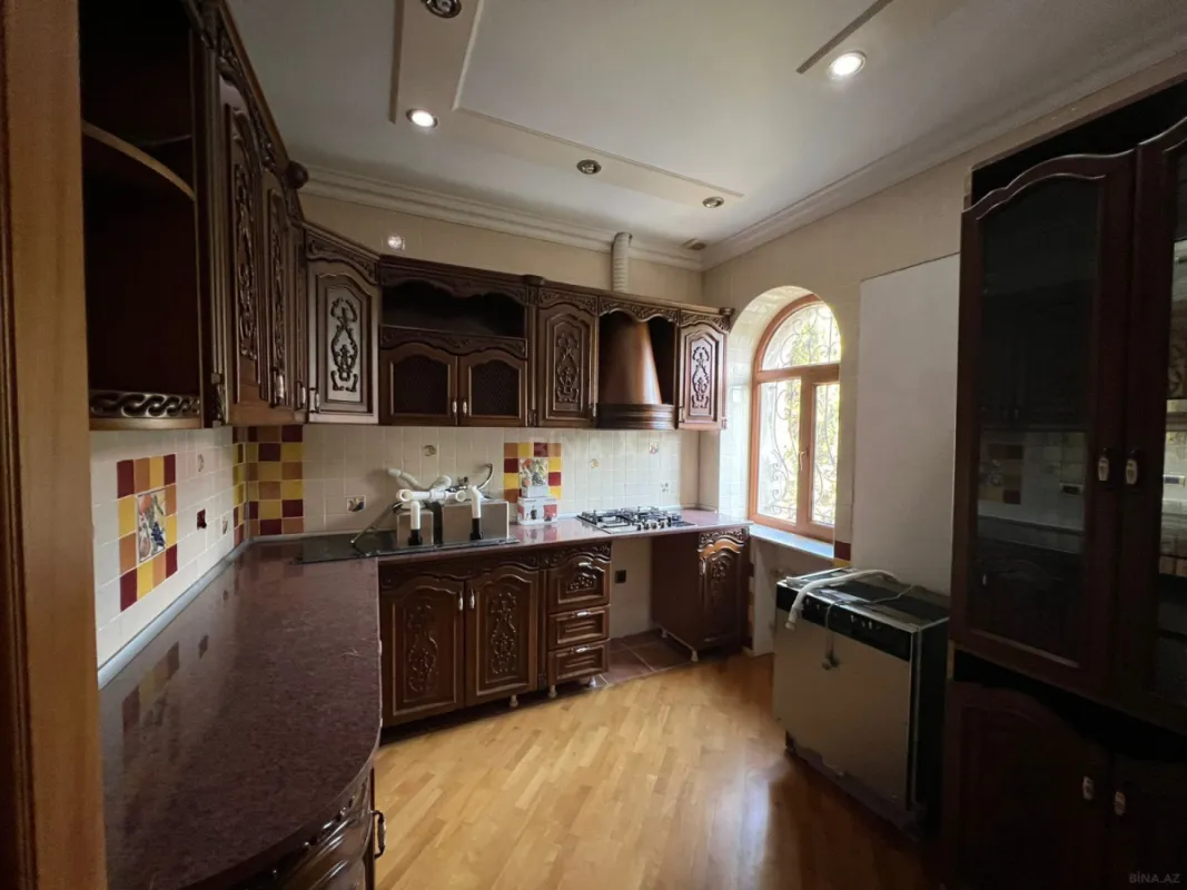 Satılır 7 otaqlı həyət evi 400 m²
