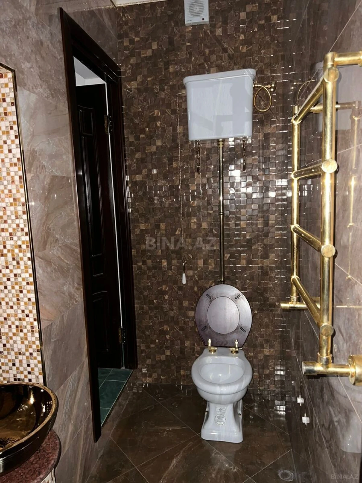 Satılır 7 otaqlı həyət evi 400 m²