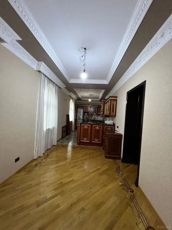 Satılır 7 otaqlı həyət evi 400 m²