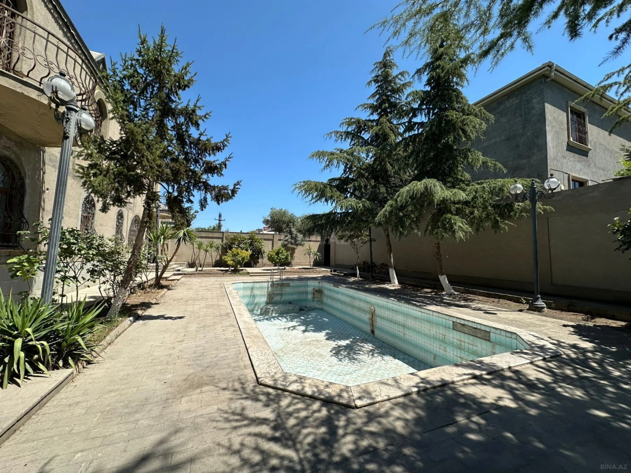 Satılır 7 otaqlı həyət evi 400 m²