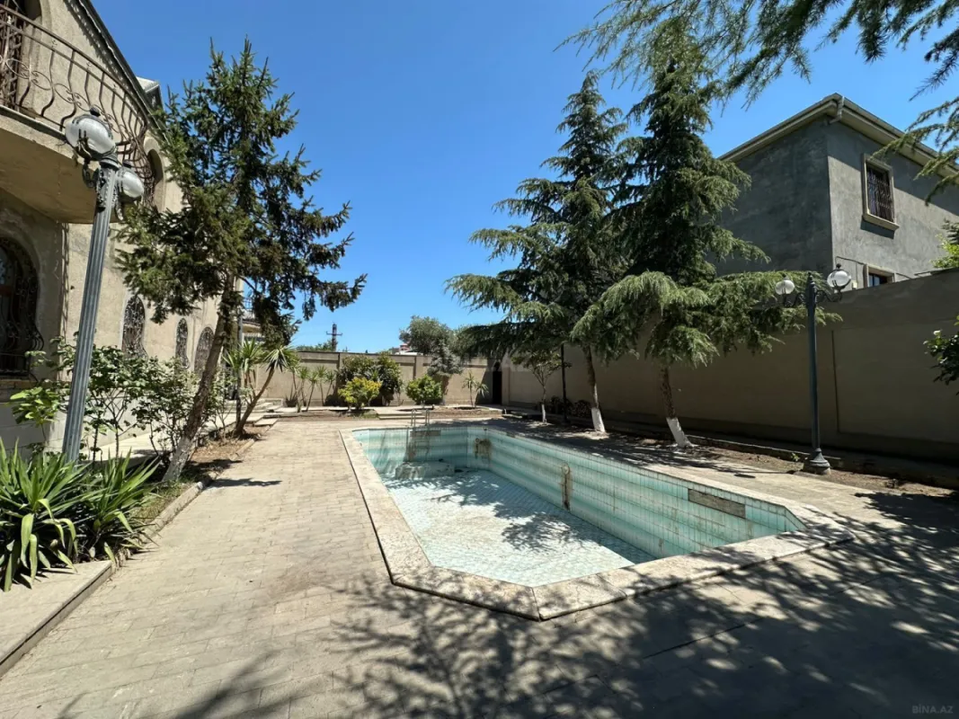 Satılır 7 otaqlı həyət evi 400 m²