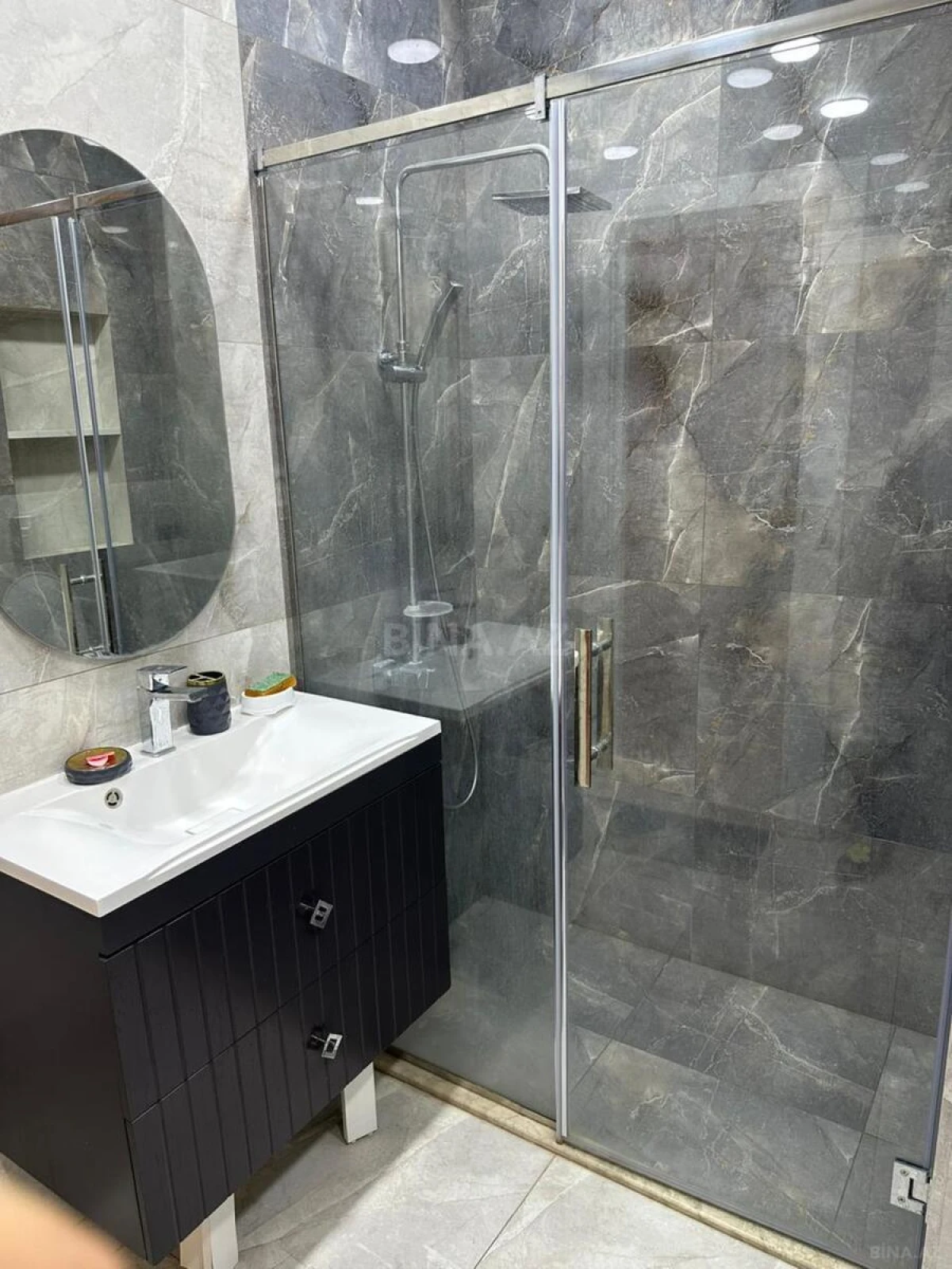 Kirayə verilir 4 otaqlı mənzil 140 m²