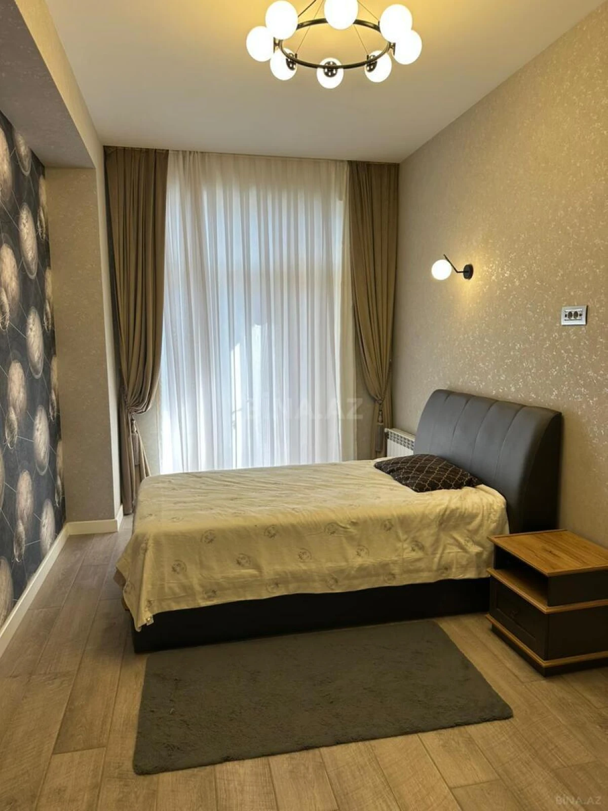 Kirayə verilir 4 otaqlı mənzil 140 m²