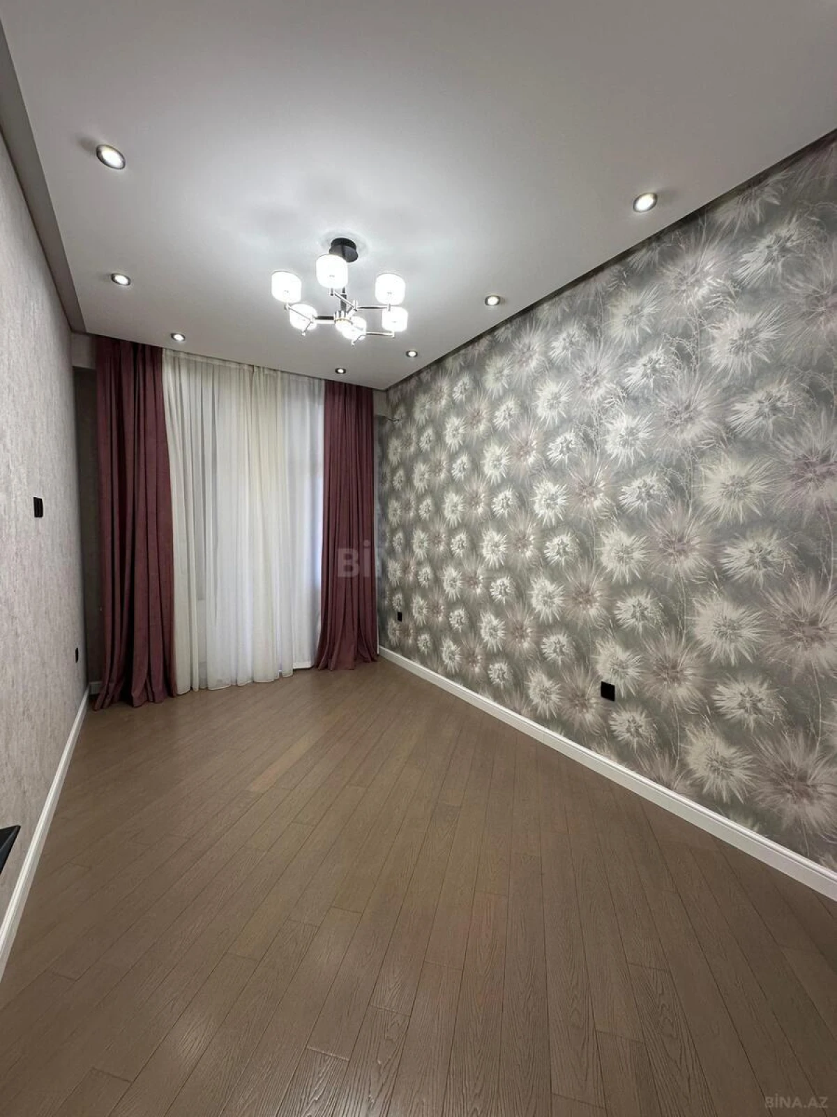 Satılır 3 otaqlı mənzil 114 m²