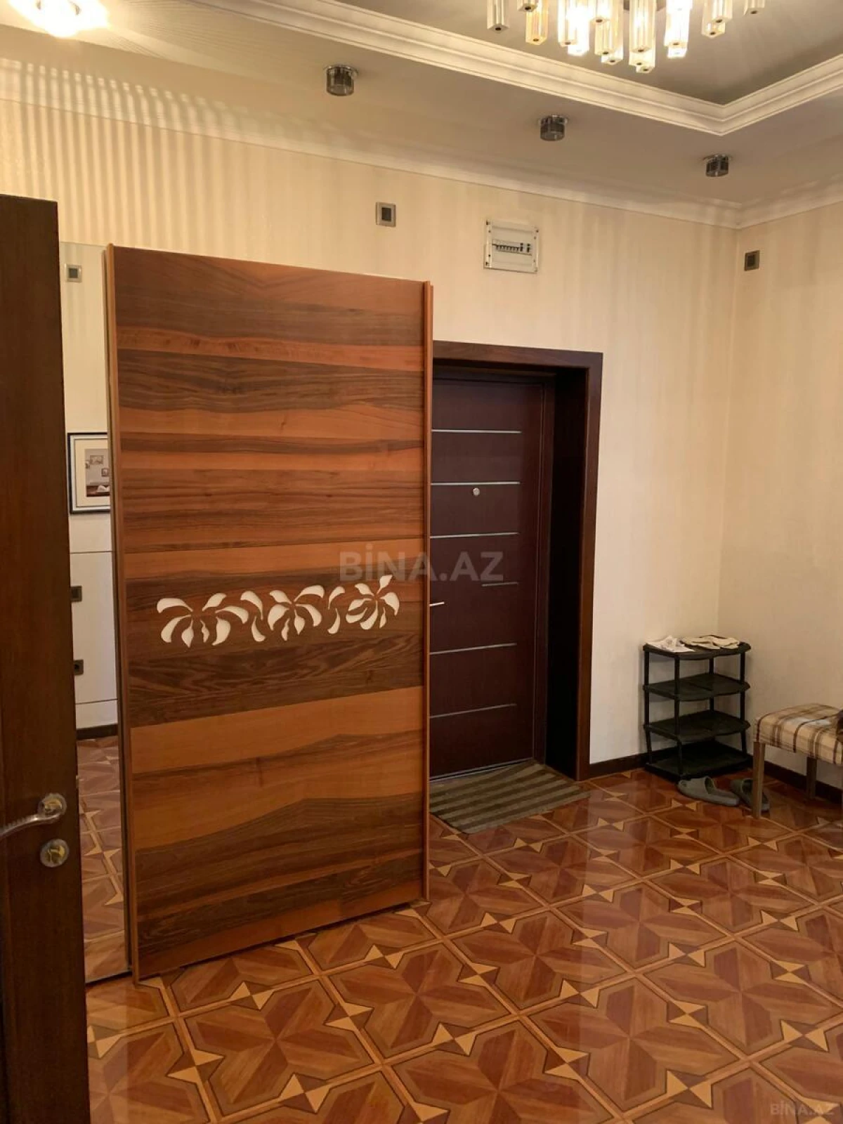 Kirayə verilir 3 otaqlı mənzil 180 m²
