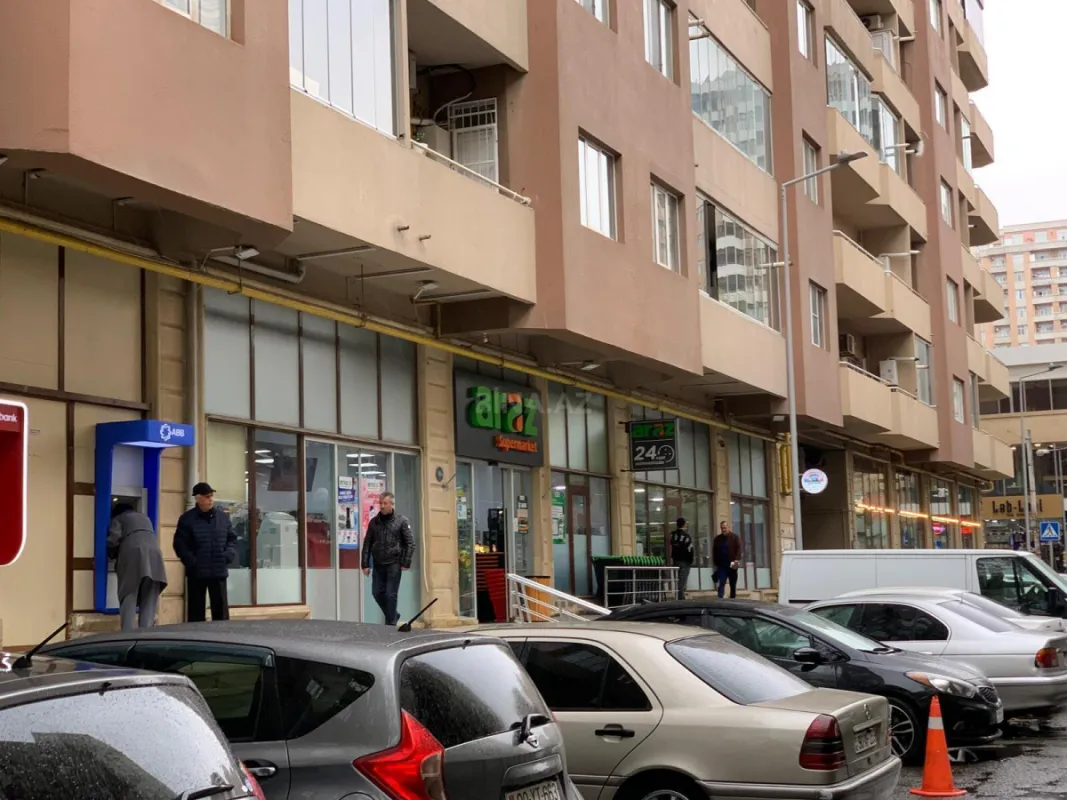 Kirayə verilir 3 otaqlı mənzil 180 m²