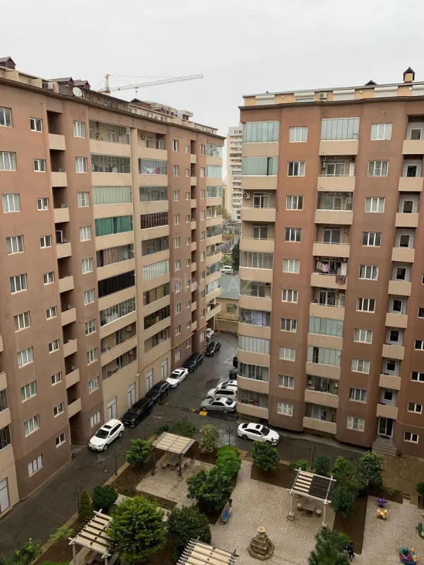 Kirayə verilir 3 otaqlı mənzil 180 m²