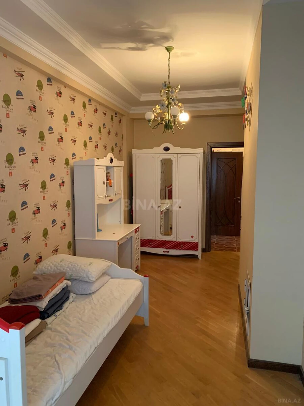 Kirayə verilir 3 otaqlı mənzil 180 m²
