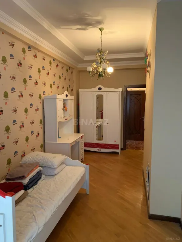 Kirayə verilir 3 otaqlı mənzil 180 m²