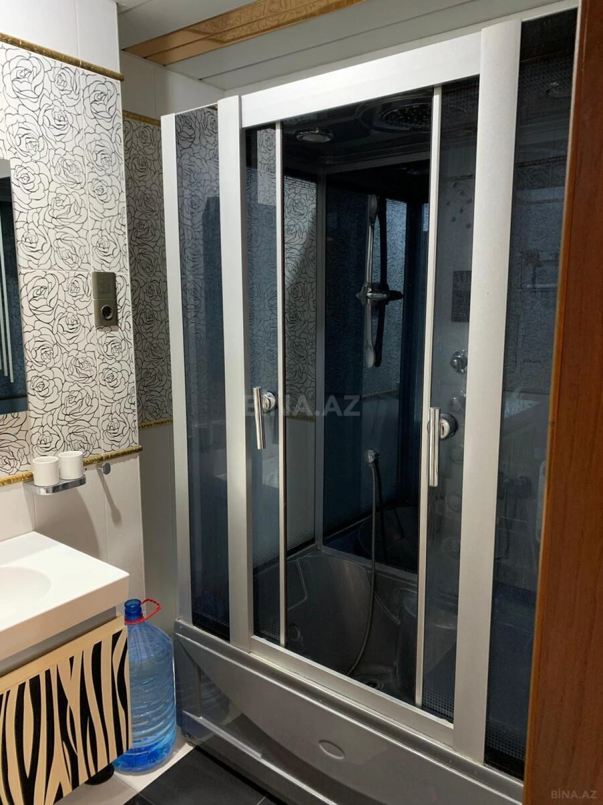Kirayə verilir 3 otaqlı mənzil 180 m²