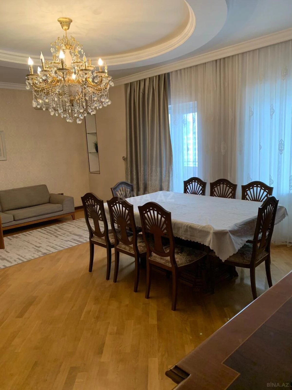 Kirayə verilir 3 otaqlı mənzil 180 m²