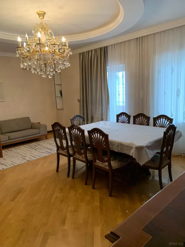 Kirayə verilir 3 otaqlı mənzil 180 m²