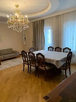 Kirayə verilir 3 otaqlı mənzil 180 m²