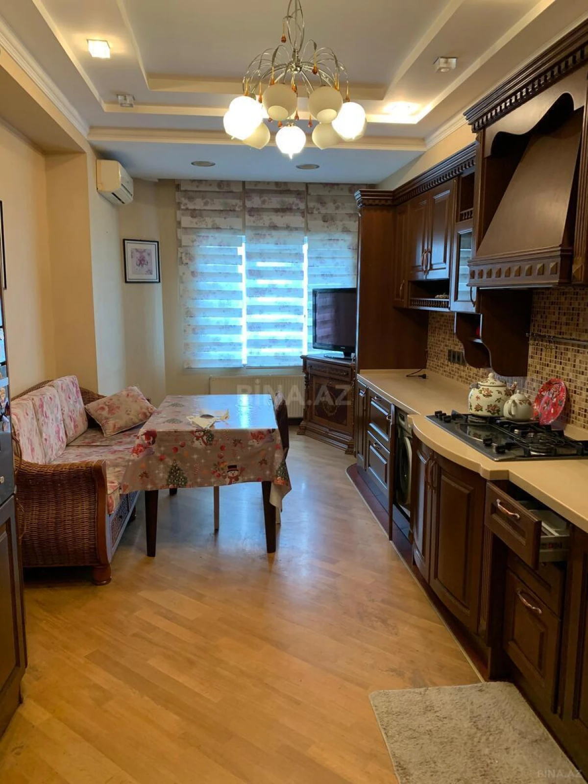 Kirayə verilir 3 otaqlı mənzil 180 m²