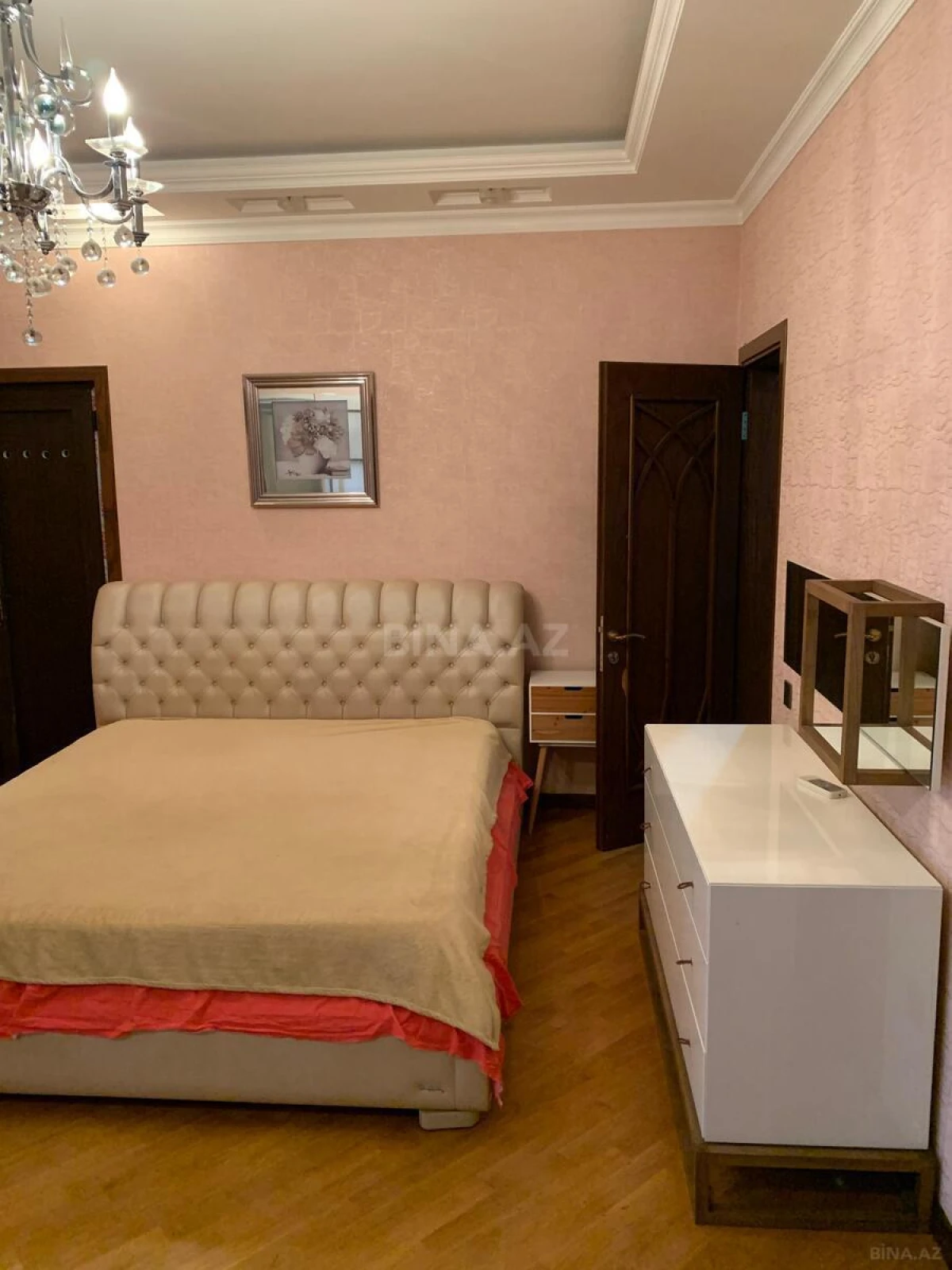 Kirayə verilir 3 otaqlı mənzil 180 m²