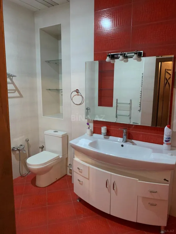 Kirayə verilir 3 otaqlı mənzil 180 m²