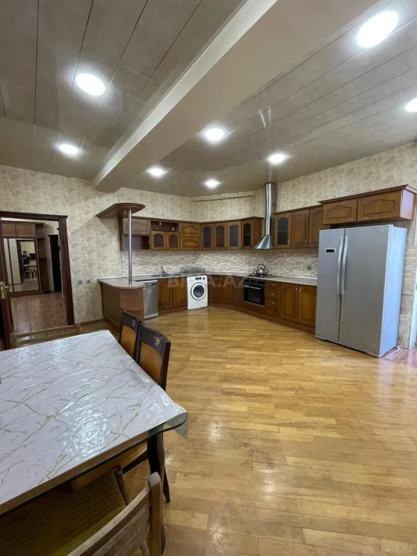 Kirayə verilir 5 otaqlı ofis 250 m²