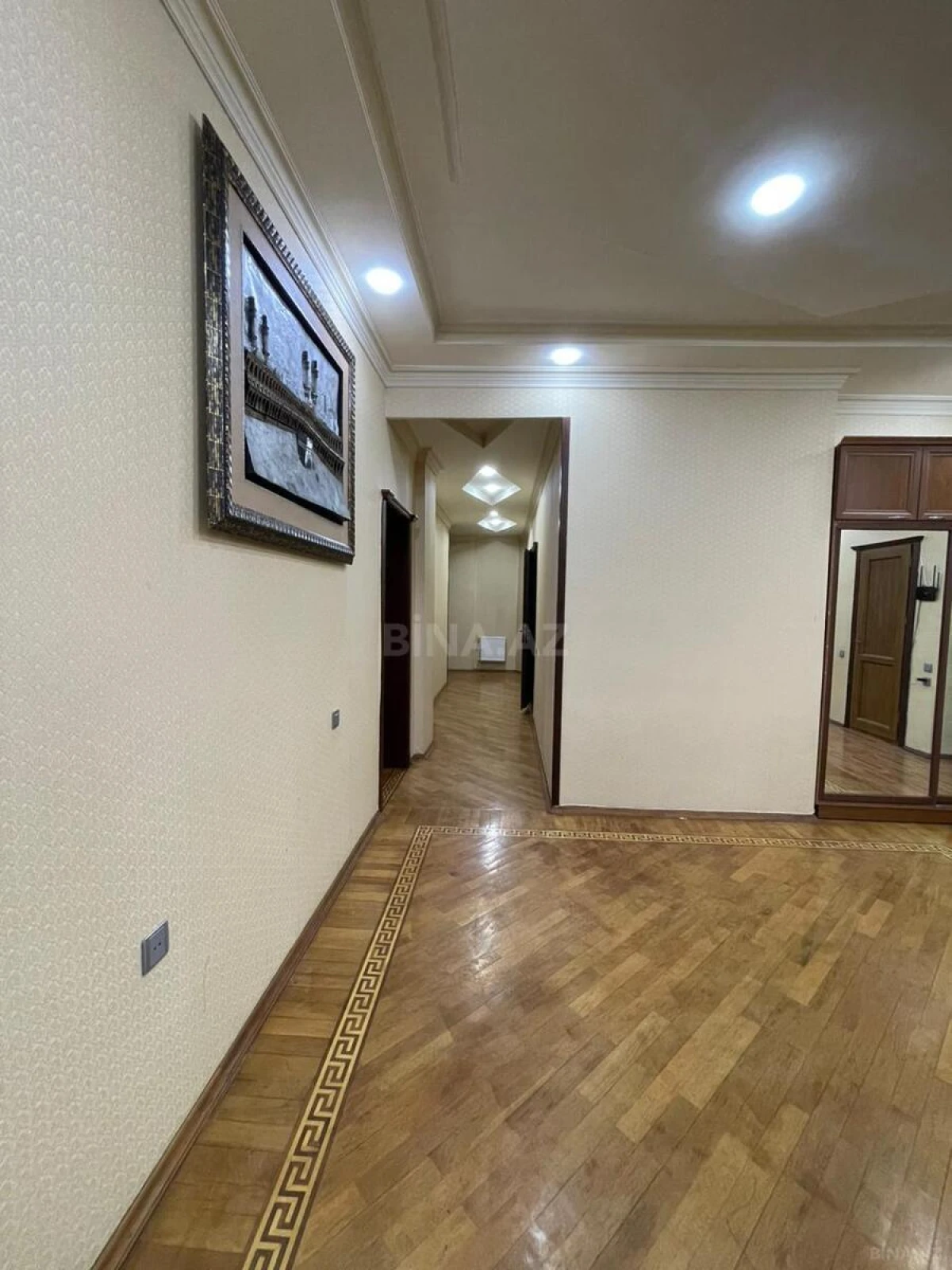 Kirayə verilir 5 otaqlı ofis 250 m²
