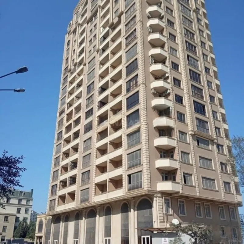 Satılır 4 otaqlı mənzil 140 m²