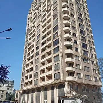 Satılır 4 otaqlı mənzil 140 m²