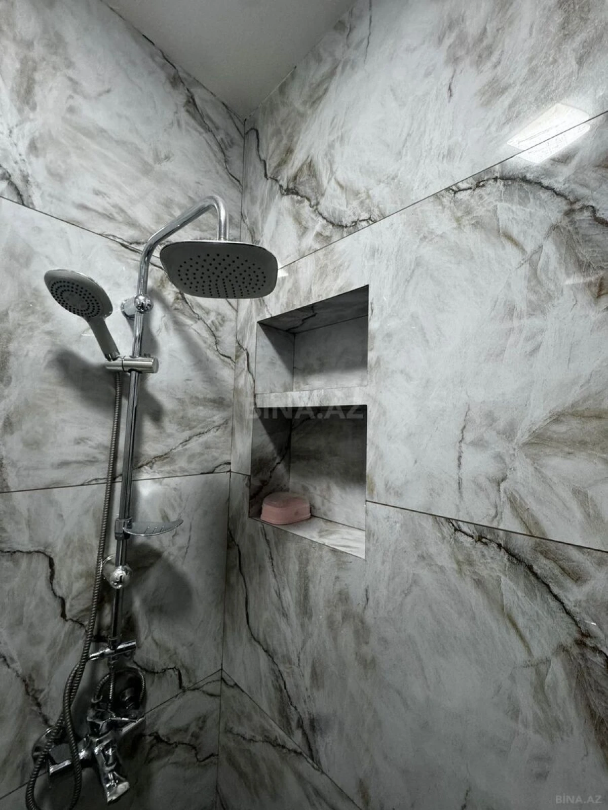 Kirayə verilir 2 otaqlı mənzil 74 m²