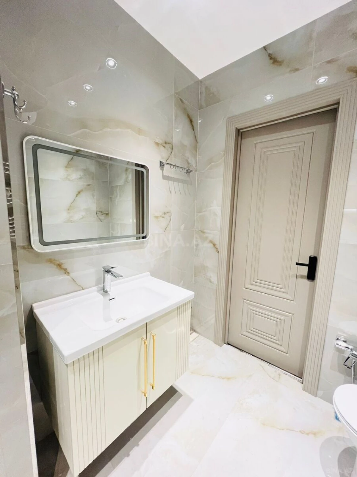 Satılır 2 otaqlı mənzil 72 m²
